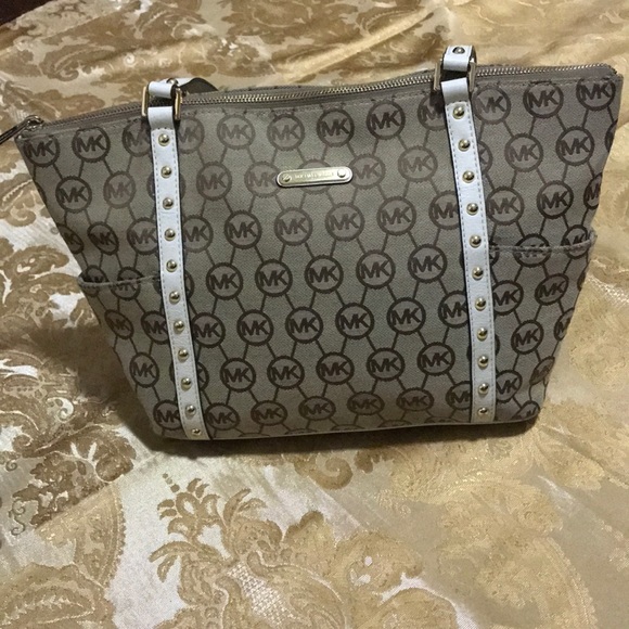 Micheal Kors Purse - Picture 1 of 5